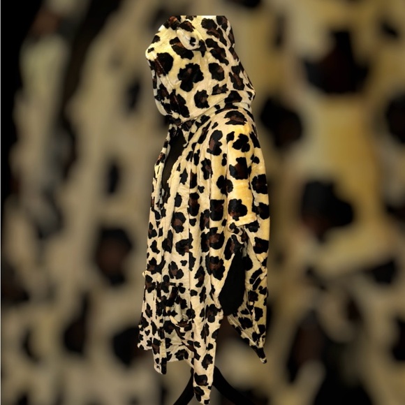 Wearable Hooded Throw Blanket Cheetah Animal Wrap Soft & Cozy Shawl Throw OS New - Picture 7 of 15